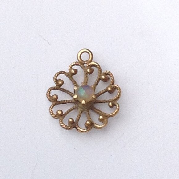 Filigree 14K Gold and Opal Cabochon Necklace Snowflake Pendant - Picture 1 of 17